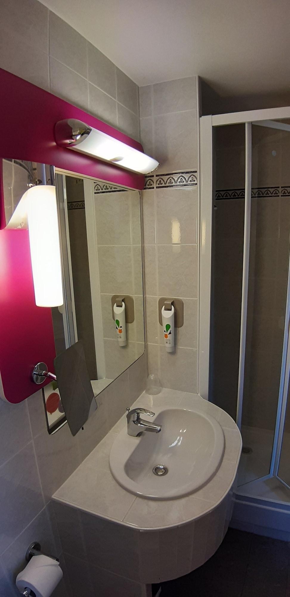 Hotel Ibis Styles Bourg En Bresse Exterior foto