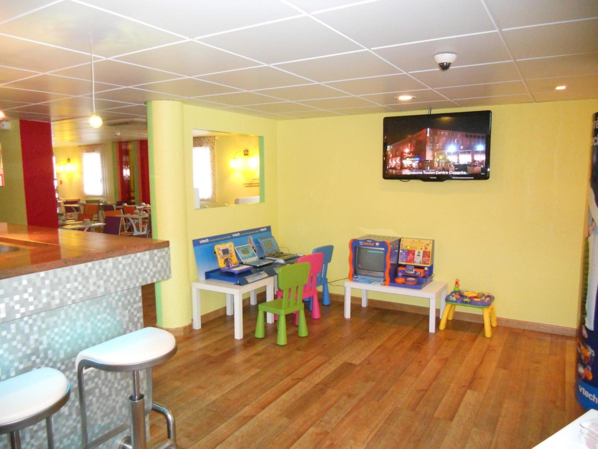 Hotel Ibis Styles Bourg En Bresse Exterior foto