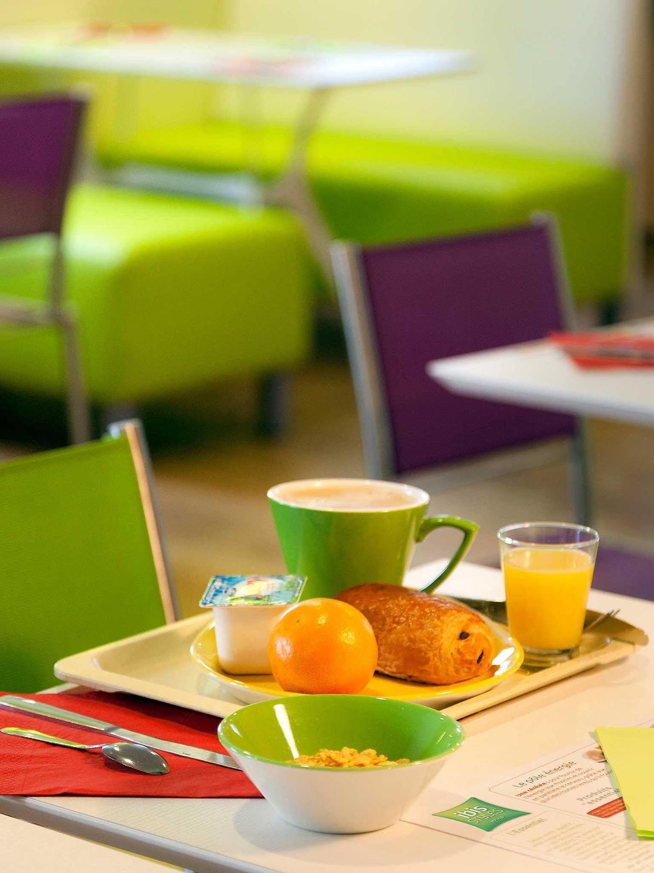 Hotel Ibis Styles Bourg En Bresse Exterior foto